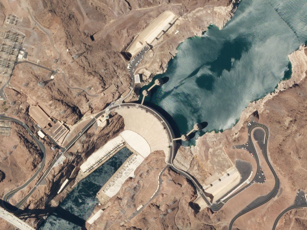 Aerial photo of the Hoover Dam in a drought.